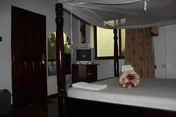 Minister'S Village Hotel Kampala 3*,